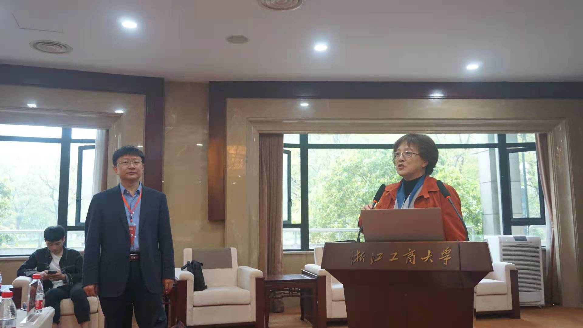 第一场主讲和主持.jpg